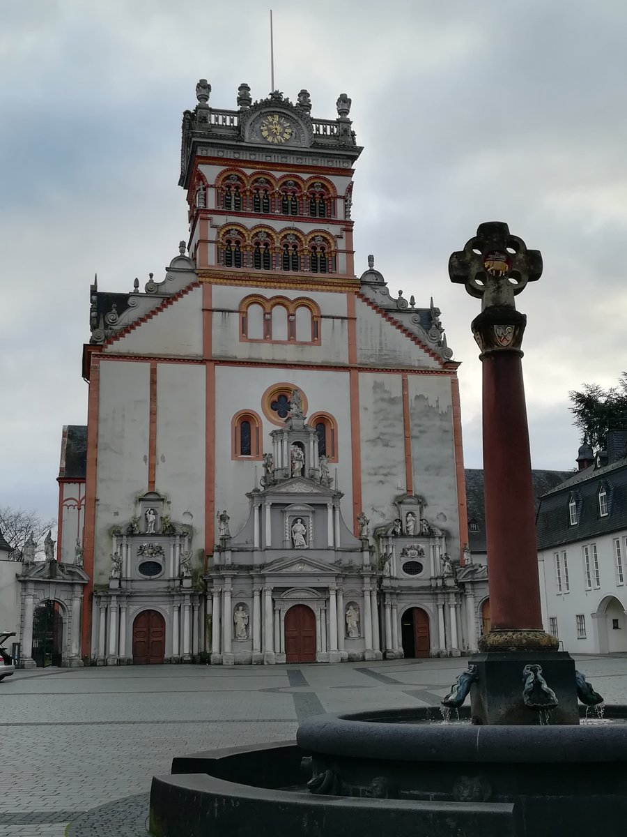 skymanuelima's tweet photo. O mosteiro beneditino de São Matias, localiza-se em Trier, Alemanha. A igreja, uma basílica românica, é um famoso local de peregrinação por aí se encontrar a tumba do apóstolo Matias. #StMathias #Trier #Tréveris #Alemanha #travelphotography #Viagens #FotógrafoAmador #PLV https://t.co/viWHbqoU5Q