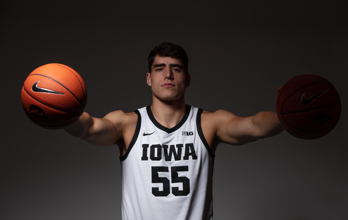IowaHoops's tweet photo. Luka Garza (21 points) has surpassed 20 points in 14 consecutive league contests, a new school record! #VoteGarza https://t.co/oFU12l6pZw