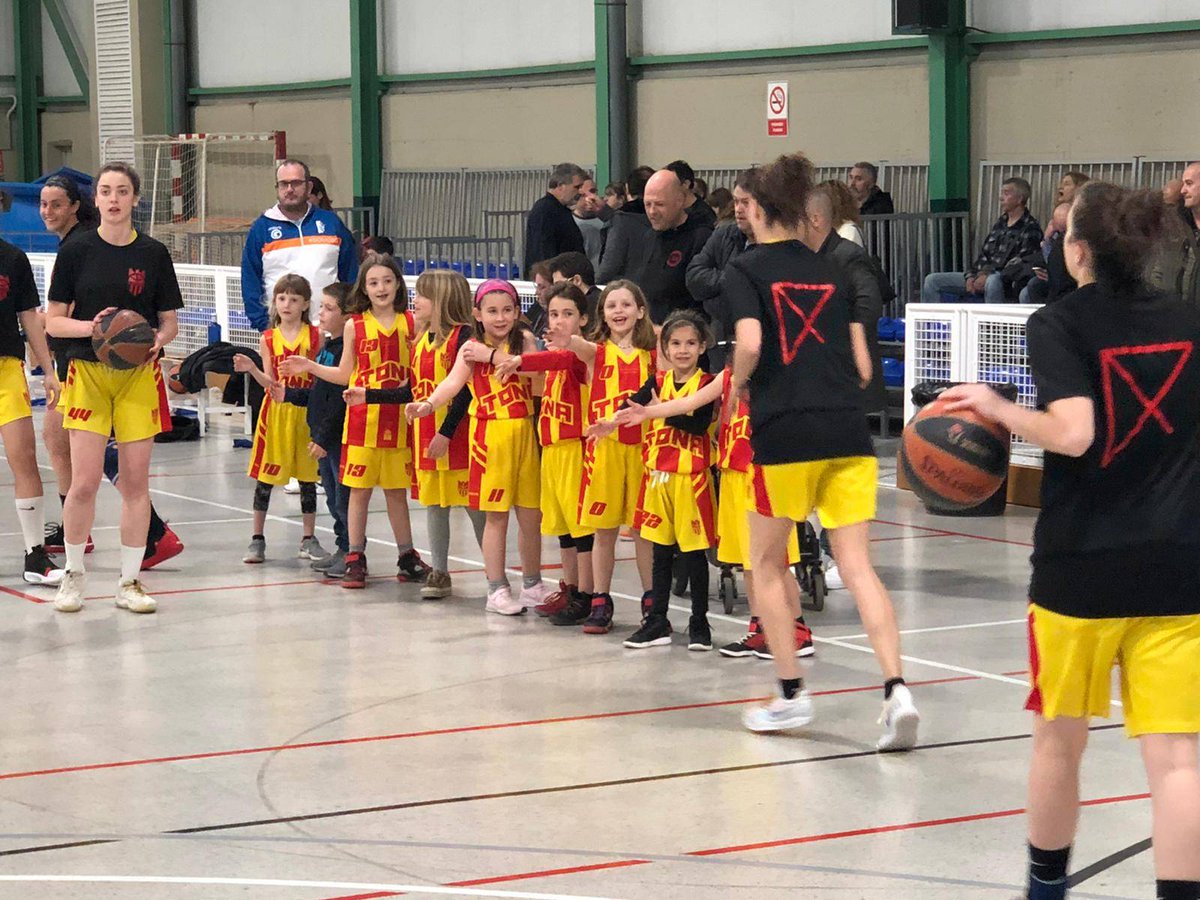 CBTona's tweet photo. #SF + #PBF #capdesetmanadebasquet #tonafan https://t.co/oD8vYUjKlj
