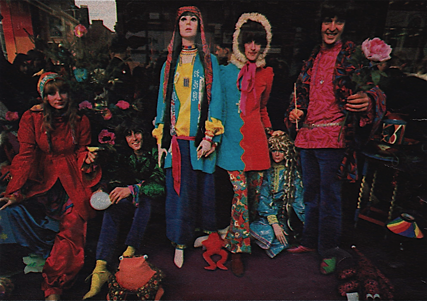 SweetJaneBlog's tweet photo. So long Simon Posthuma (1939 - 2020) founding member of The Fool Design Collective. Interviewed here, shortly before the launch of The Beatles Apple Boutique on Baker Street: The Fool's Paradise | Apple Boutique (1967). https://t.co/OZMwlqRIE0 #SimonPosthuma #AppleBoutique #1960s https://t.co/owXivfCgcG