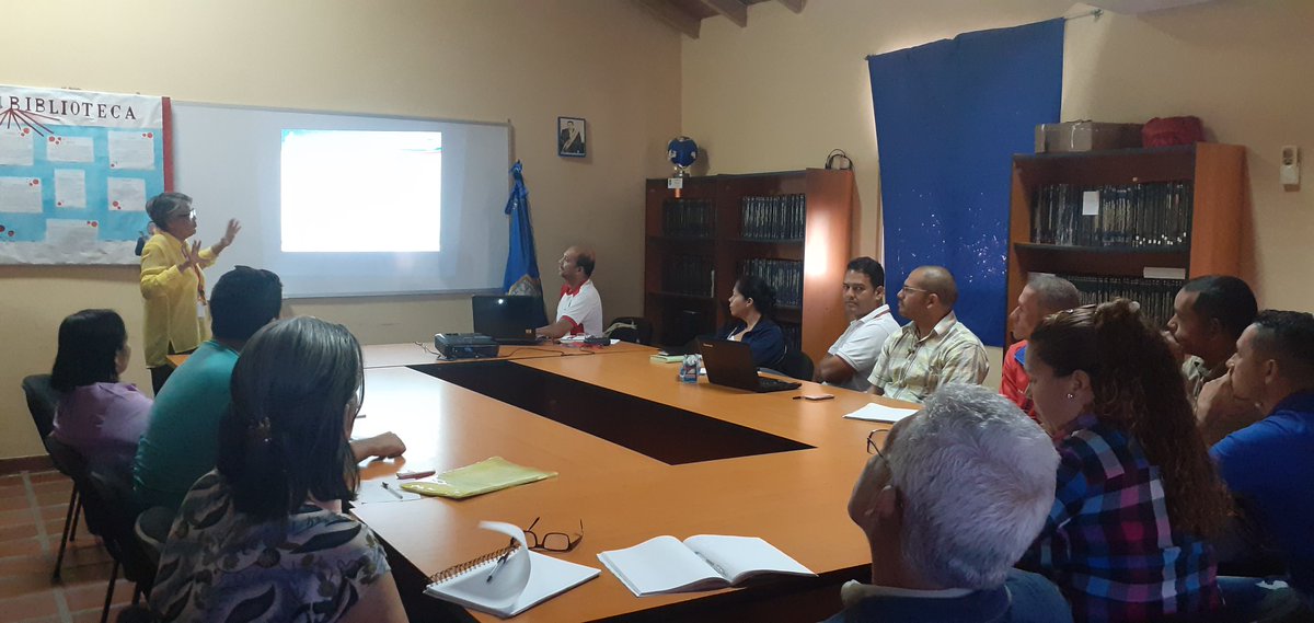 UNEFAextension1's tweet photo. Dra Betty Juarez coordinadora de la UGE yaracuy visita la extension con la finalidad de fortalecer procesos academicos @unefa_ve @VDIUNEFA1 @Unefa_Yaracuy https://t.co/PlXDiB2iQy