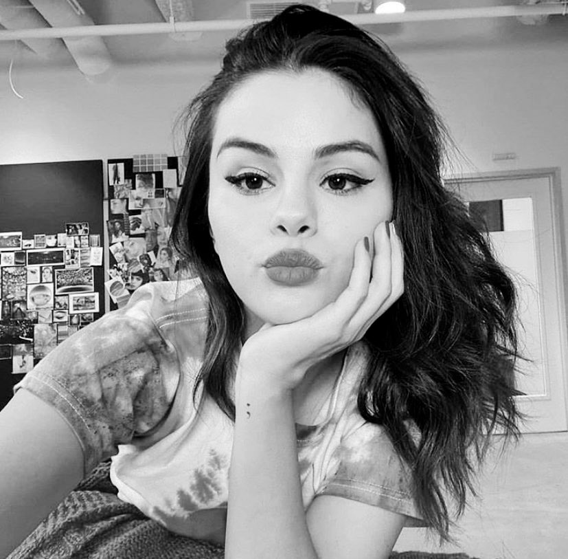 sselenagoddess's tweet photo. selena gomez me vas a matar mujer https://t.co/GkRZhmCQy1