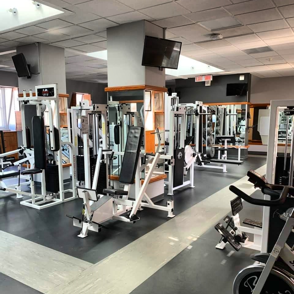 jameskcumming's tweet photo. It's been a different kind of busy saturday morning on my end. So this is what a gym looks like... #imissworkingout #lifeinpolitics https://t.co/rNDuNKuud9