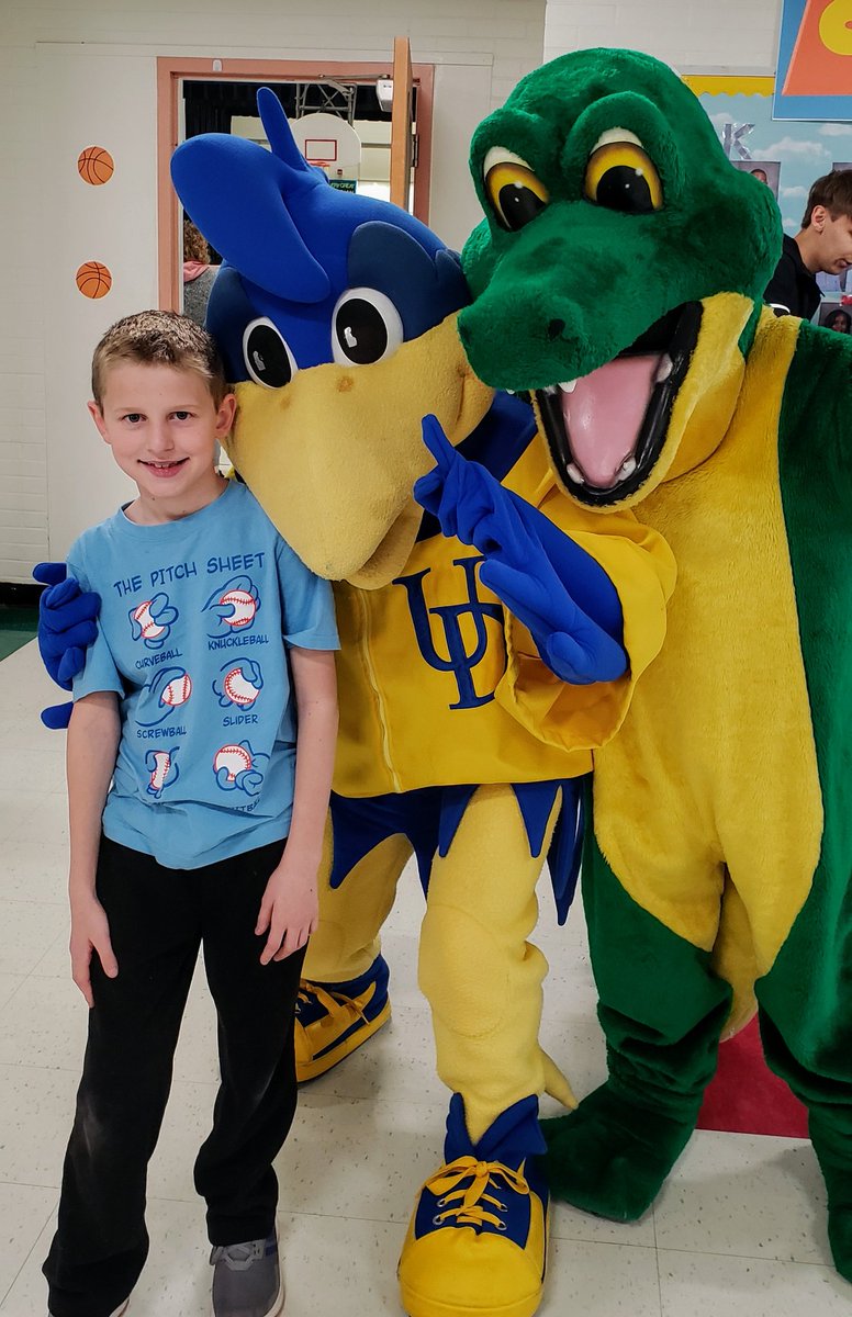 #Hoopsforcrocs #carrcroftfriends #carrcroftstory

When your mom teaches at Carrcroft & your dad teaches at UD, you get double mascots!