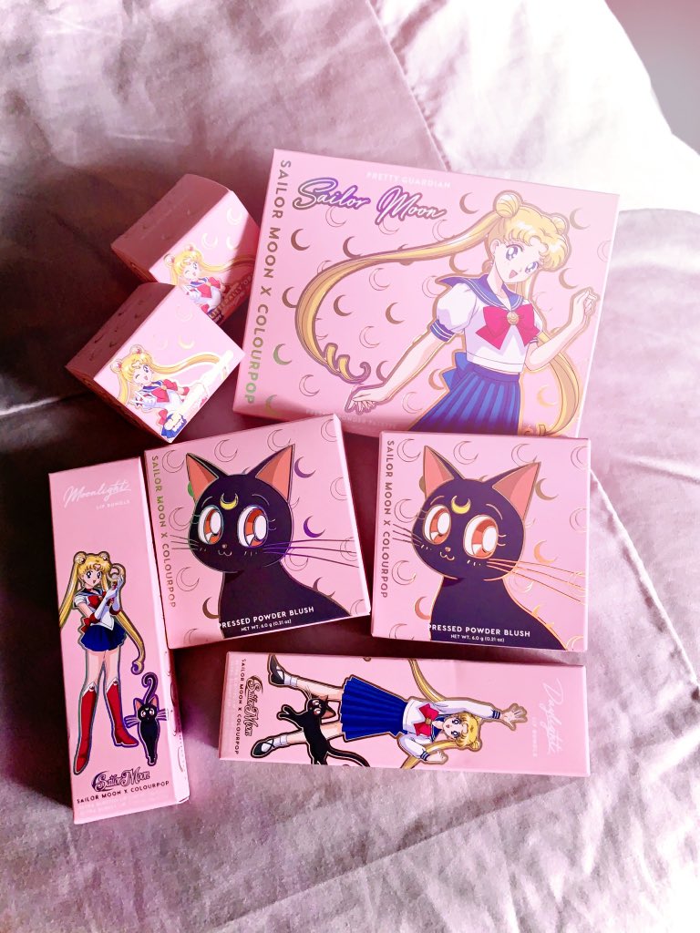 Vlexandriaa_'s tweet image. I can’t get over how CUTE this all is! I love love love! 🌙💕✨💜 TYK #sailormoonxcolourpop @ColourPopCo