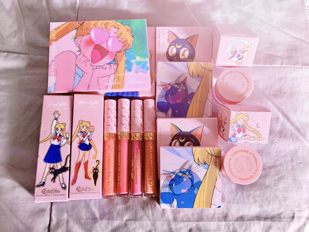 Vlexandriaa_'s tweet image. I can’t get over how CUTE this all is! I love love love! 🌙💕✨💜 TYK #sailormoonxcolourpop @ColourPopCo