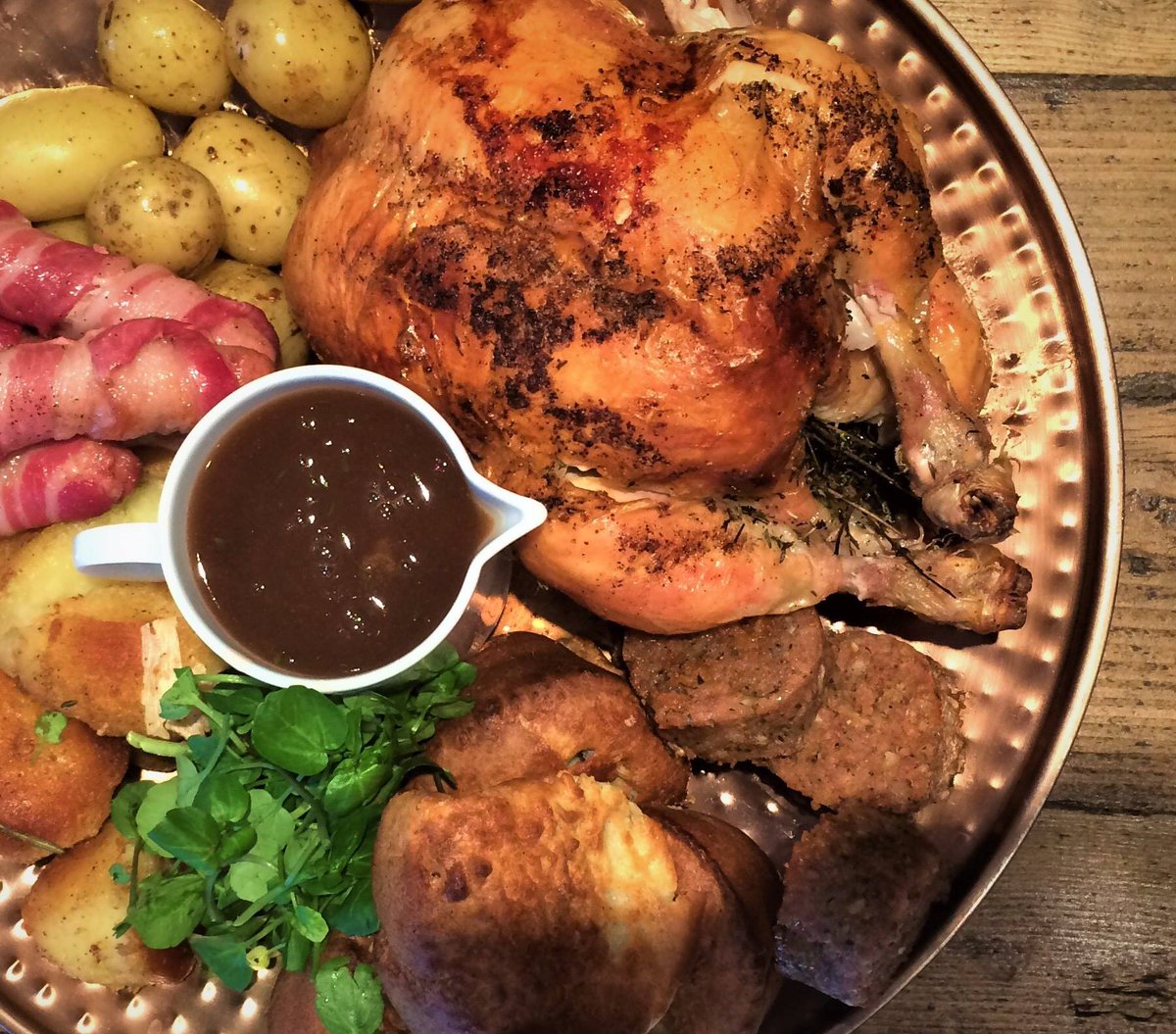Roasty Toasty!! Our Sunday Roast is serving 12-4pm tomorrow! #nomnom #roastdinner #sundayroast #intheoven #sindayfunday #sundaylunch #rocklodge #whitstable #kent #bestroastintown