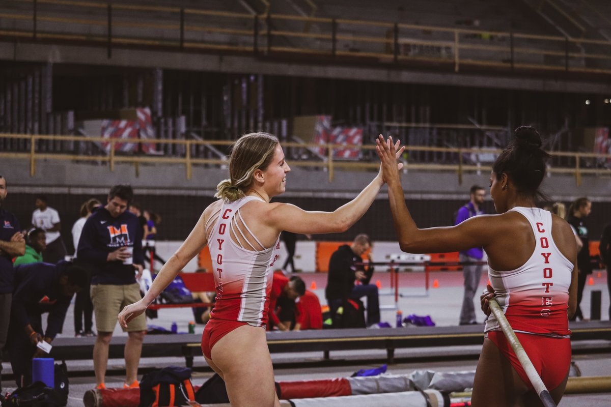South Dakota is one of three schools in the nation with the No. 1️⃣ squad in both men and women for an event.

#PoleVaultU

📰: yote.us/2u5hlAD

#GoYotes | #WeAreSouthDakota 🐾