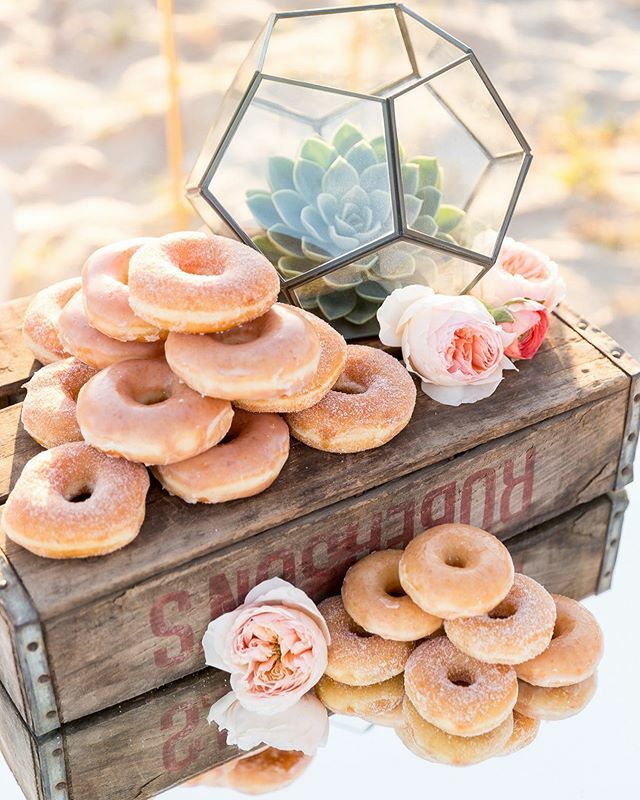 🍩🍩🍩Donut bars are a huge trend lately! We love this displays mix of sweet blooms and even sweeter treats!⁣ 🍩🍩🍩📸: <a href="/cavinelizabeth/">Cavin Elizabeth</a> ift.tt/37zyn7J