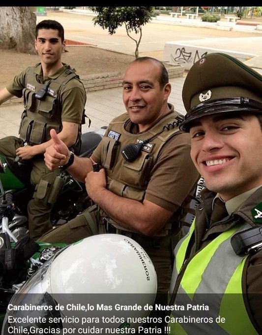 Vuelvo agradecer el patriotismo y valentía de <a href="/Carabdechile/">Carabineros de Chile</a>
Ellos han sido el único gran obstáculo que los golpistas de izquierda y los zopengos del <a href="/GobiernodeChile/">Gobierno de Chile</a> no han podido derribar.
#VivaChile
#VivaCarabinerosDeChile 🇨🇱🇨🇱🇨🇱🇨🇱✌️✌️
#VotaRechazo