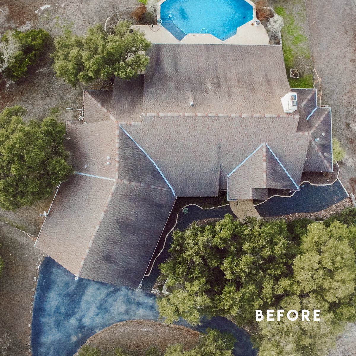 txsrcinc's tweet photo. A side by side before and after and what a difference! We love the look of a new, clean roof 🏠🧡 https://t.co/Ed3odCXN3A