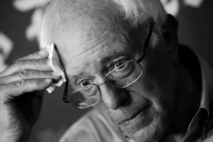 #BREAKING:

Sanders poll numbers in free-fall following outrage over mean tweets. 

#Nevada <a href="/DataProgress/">Data for Progress</a> Poll (2/12-15):

1) Warren 16%
2) Buttigieg 15%
3) Biden 14%
4) Steyer 10%
5) Klobuchar 9%
6) Gabbard 2%
7) Sanders 35%
