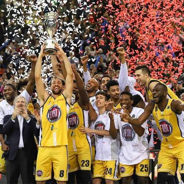 PipuCuore's tweet photo. Il 18 febbraio di 2 anni fa L'Auxilium Torino conquistava la coppa Italia di basket a Firenze (69-67 in finale su Brescia). MVP della manifestazione fu eletto Vander Blue.
#Auxilium #Torino #AuxiliumTorino #VanderBlue #IgnoranzaGialloBlu https://t.co/x1NBhy3SyE