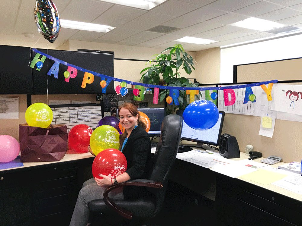 10+ office birthday desk decorations to Celebrate Your Colleagues in Style