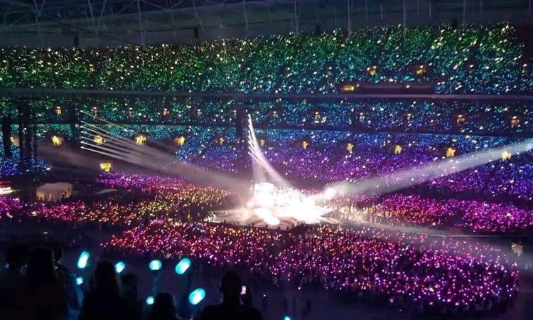 BringBTSTo1's tweet photo. ARMY BOMB OCEANS (Part 2): https://t.co/13uSEBiinJ