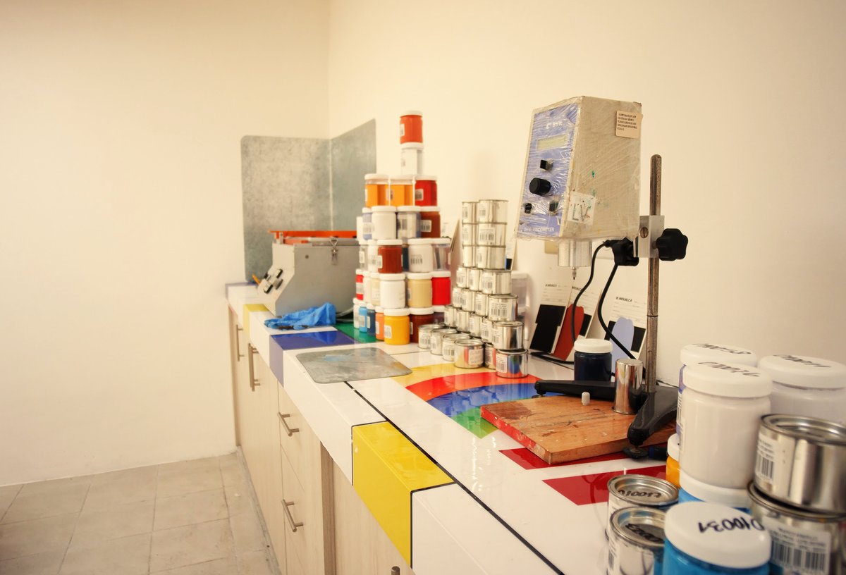 Indualca's tweet photo. En nuestro laboratorio cuídanos cada detalle para crear productos de la mejorcalidad
#indualca #productos #calidad #ecuatoriano https://t.co/K7pnbW36mg