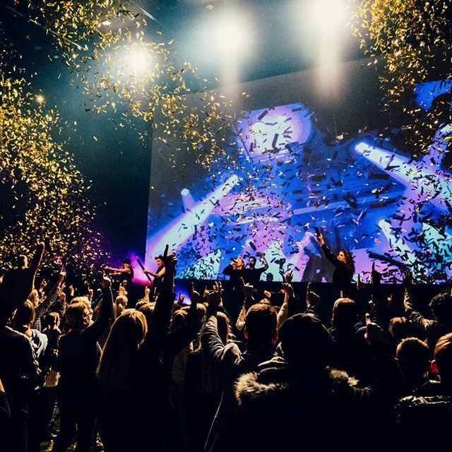 Instagram: ift.tt/38DHqWz | Milljarður rís var haldinn í sjöunda sinn þar sem fólk kemur saman og dansar fyrir heimi þar sem allir, óháð kyni og kynhneigð, fá að njóta sín án ótta við ofbeldi. Hugsmiðjan segir fokk við ofbeldi ✊
.
.
.
#hugsmidjan #fokkofbeldi