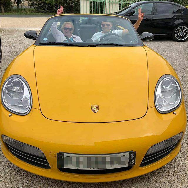 MecGenMC's tweet photo. En plus d'être polyvalente elle permet de ramener du beau monde ! 😎
.
🎥 La vidéo ici ⬇️⬇️ https://t.co/3KzacBL4lf
.
Bisous sur le cache-culbu ! 😘
.
#Porsche #boxster #porscheboxster #boxsters #boxster987 #mecaniquegenerale #mgmc #tantquilyauradupetr… https://t.co/3WVC8Hg0c8 https://t.co/o0Ecme43pm