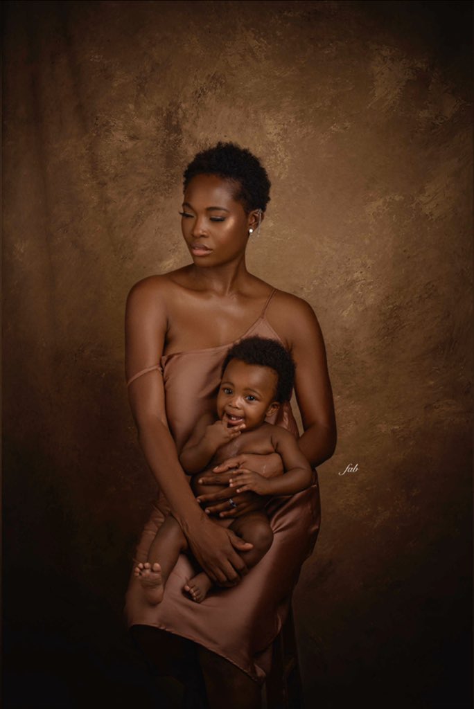 ojimaa's tweet image. Le ying à mon yang, ma peau brune bébé 📸 @fabolousbanji 💄 @artistrybyrue 👗 @blackflairC