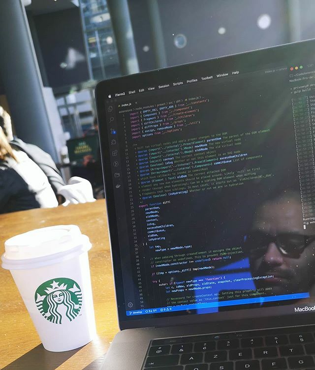 From where are you working today? 🤔
.
I'm working under the sun in a Starbucks. Love that 😍
.
.
#starbucks #workhardanywhere #workfromanywhere #remoteworking #developerslife #developer #reactjs #react #macbookpro #html #css #js #javascript #javascrip… ift.tt/2SAYCGQ
