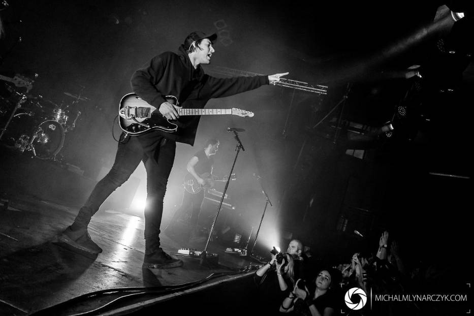 KensingtonFanPL's tweet photo. Dokładnie 3 lata temu -  koncert @kensingtonband w @klubprogresja . Trzy lata to szmat czasu, ale już za 27 dni nasza ulubiona czwórka zagra w  warszawskiej Progresji ponownie. Byliśmy wtedy będziemy i tym razem ☺️ 🔜🔥 #byledomarca
 📷 @michal_mlynarczyk https://t.co/YsrucTAHQG