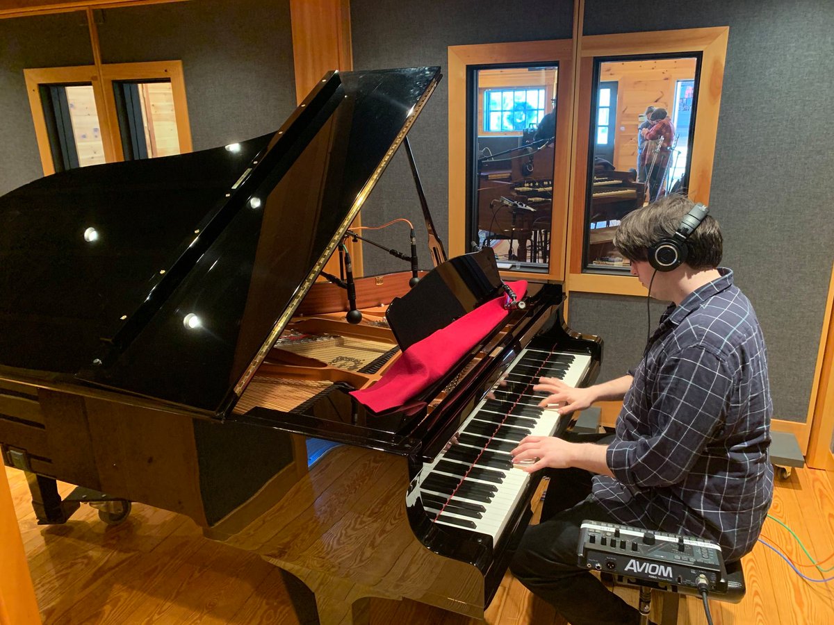 AviomInc's tweet photo. Nice studio shot from the folks at HEARSTUDIOS in Maine https://t.co/J6LFFfo6u4