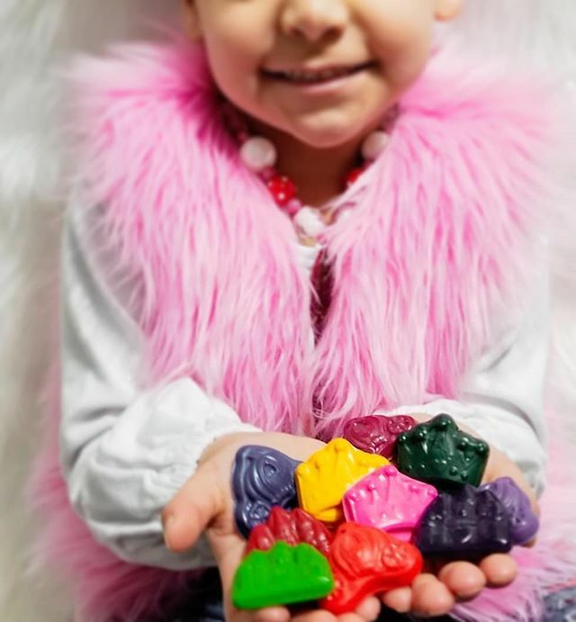 krazkoolkrayons's tweet photo. Every princess needs this crayon set in her life!
.
.
.
.
#krazykoolkrayons
#princesslife #prince #crayons #partyfavors #princessparty #princesstheme #princessbirthdayparty #candyalternative #castle #carriage #crown #princesscrown #royal #kidsgifts #gift… https://t.co/kCKhW7gLZx https://t.co/c53Z3YTxuc