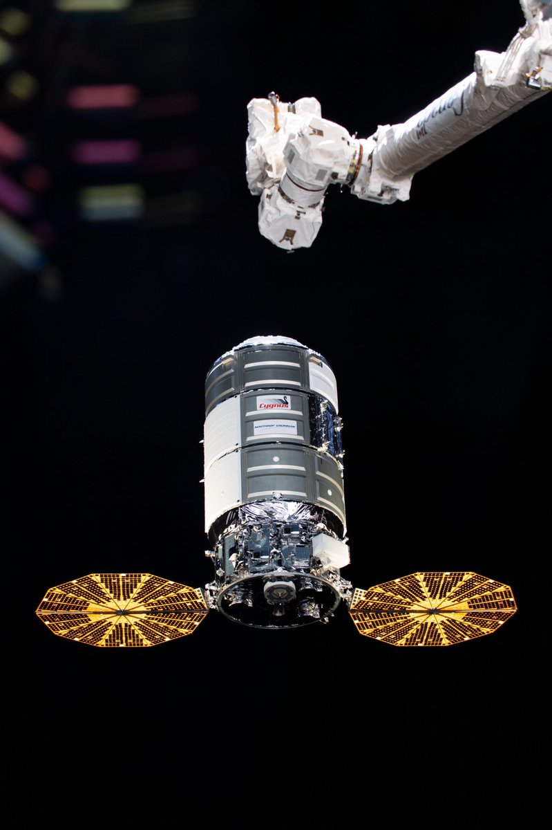 Space_Station's tweet photo. The #Cygnus cargo craft from @NorthropGrumman is on its way to the station where it will be captured with the Canadarm2 robotic arm controlled by @astrodrewmorgan at about 4am ET on Tuesday. Live @NASA TV coverage begins at 2:30am. https://t.co/yuOTrZ4Jut https://t.co/AxBgksEutv