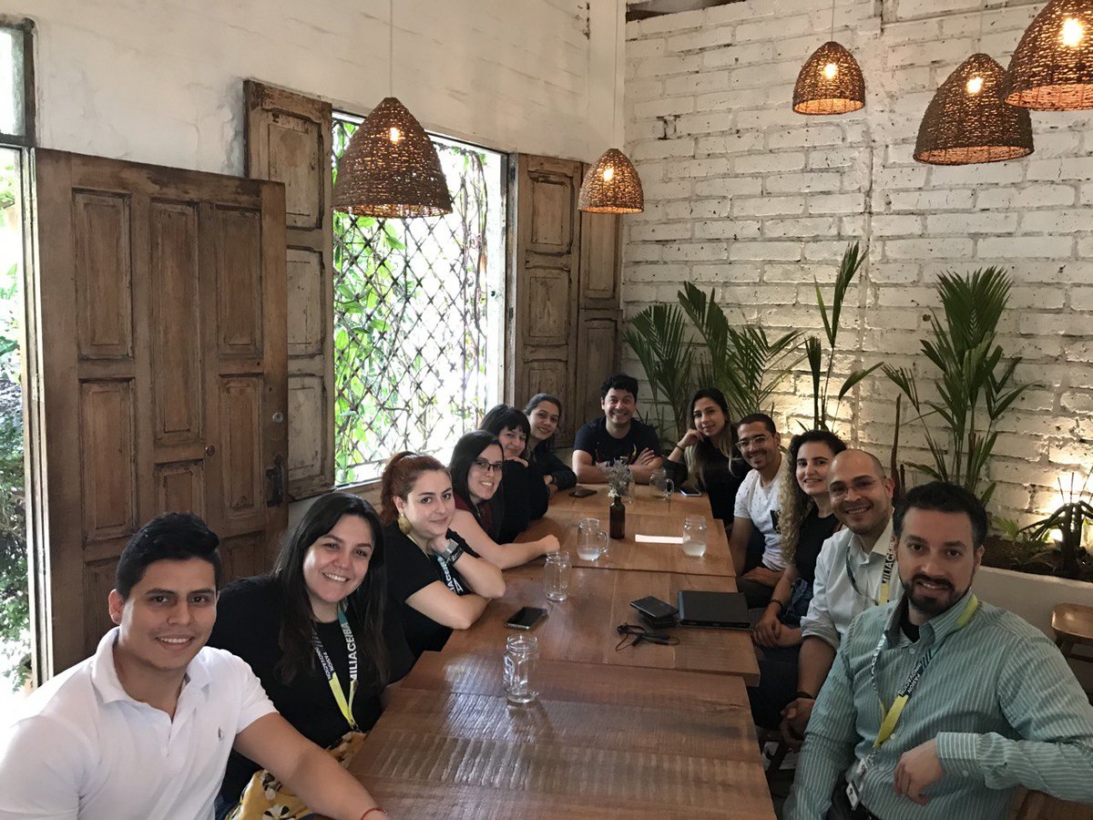 CeibaSoftware's tweet photo. La mejor manera de empezar la semana es compartiendo con las personas que te motivan y te retan a diario.
¡Lunes de disfrutar los momentos cargados de sonrisas y de buena energía!
#FamiliaCeiba #EstudioID #Amigos https://t.co/datPl7Ysr3