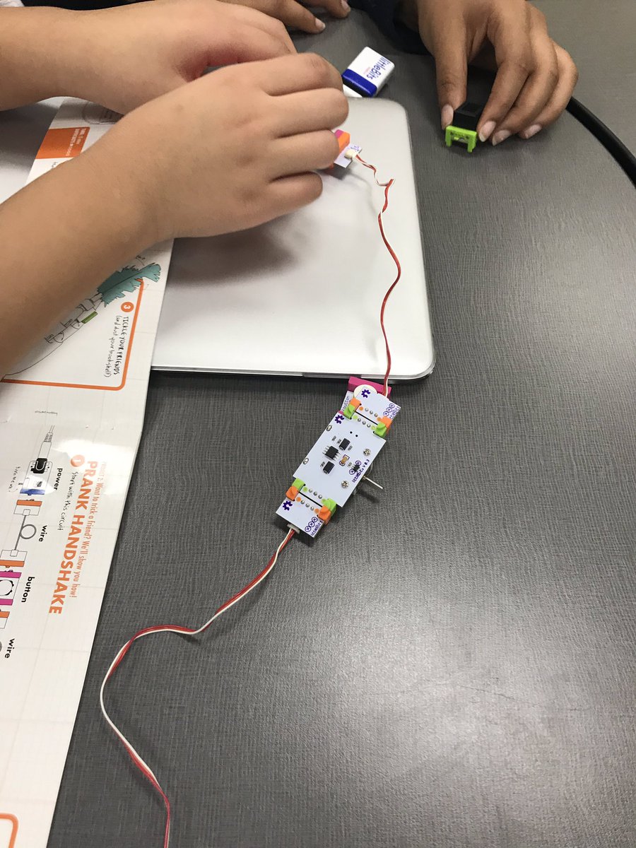 gaes_media's tweet photo. Learning circuits through Little Bits stations #greenwavescan @GlenAlpine https://t.co/zdYdMvTS94