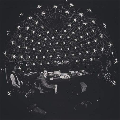 ModularMondays's tweet image. Ce soir! Set-up à 19h30 et performances à 21h00! 
Apportez vos synthés, laptops, instruments, noisemakers, drum machines, grand-mères, etc. pour une soirée de musique impro ouverte à toutes et à tous.

Share what you&apos;ve been experimenting with in 2020 and stick around for di…