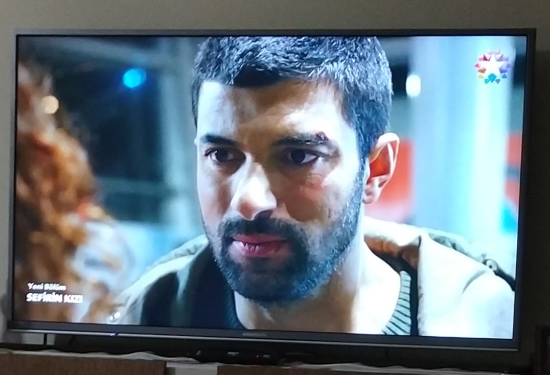 ahmetustun___'s tweet photo. #SefirinKızı bu ne bakışı biliyormusunuz "senin aklını alıcam mügeee" bakışı 🤣🤣🤣🤣 https://t.co/jMlcu7oPz1