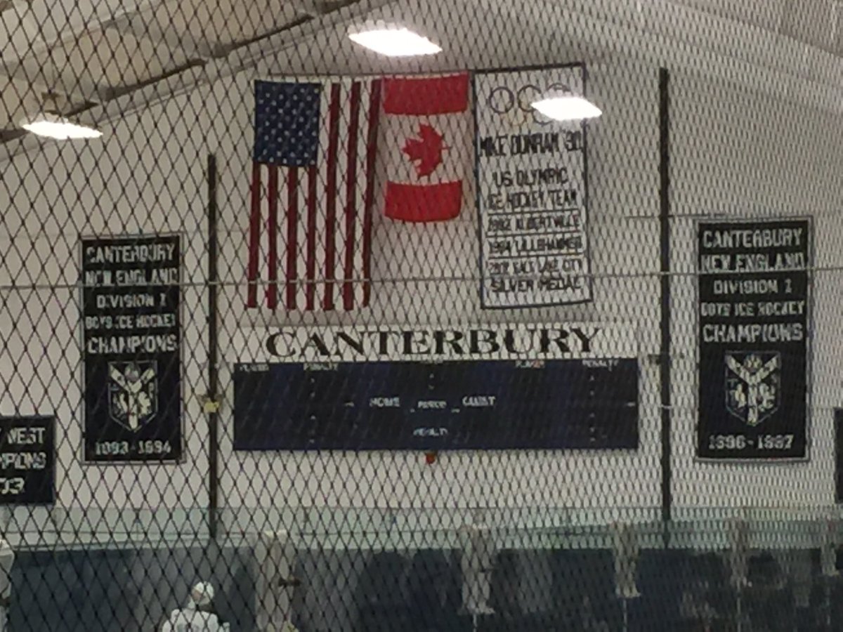 ⁦<a href="/WavePuck/">Wave Puck</a>⁩ Happy Senior Night! May the puck be with you! #wave 💜