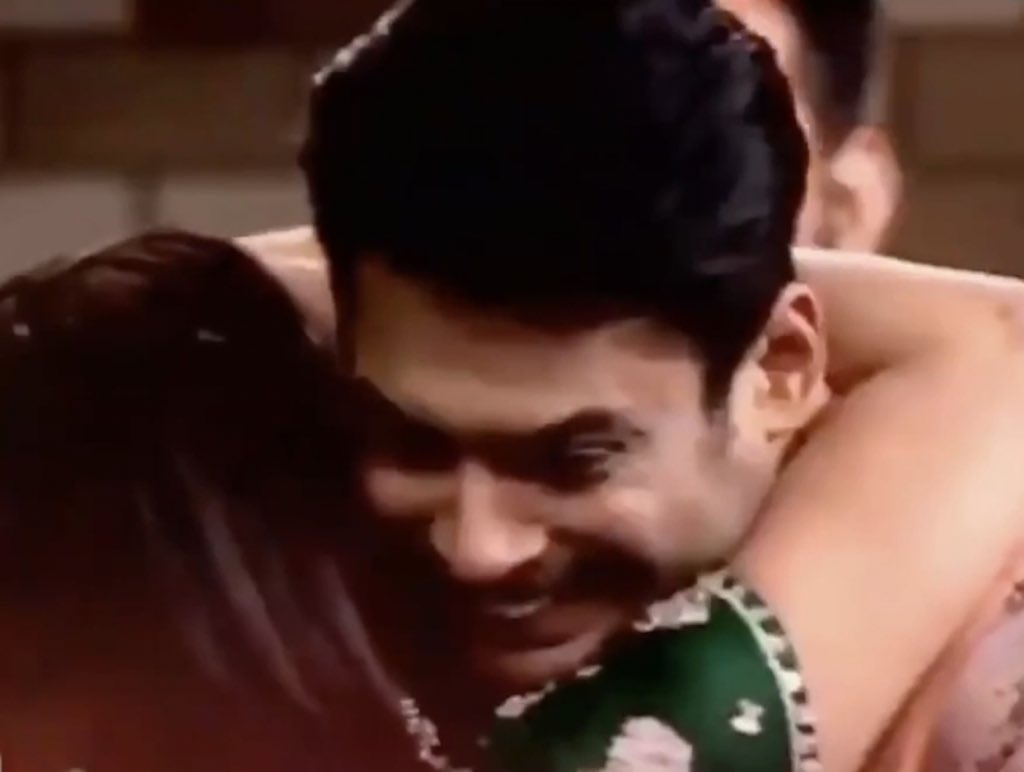 TripsIsLove's tweet photo. Sidharth Shukla appearing on a show that is not at par with his standards first thing after becoming a BB winner for Sana's sake is such an ALMOST-PATI POWER MOVE! 

Thank you, Sid, we are so proud of you for being there for Sana! You outdid yourself, baby 🧡

#SidNaaz https://t.co/WwSIgzmCQy