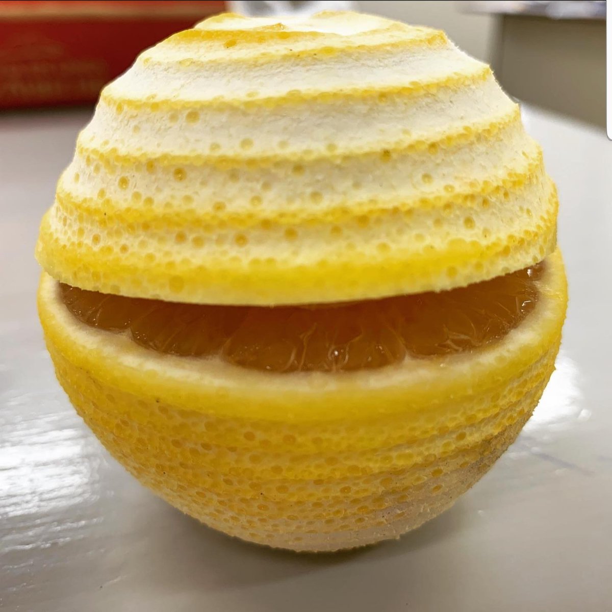 TimiDiamond's tweet image. What's your favourite way to eat oranges?
Me: Simply sliced up as a snack😋