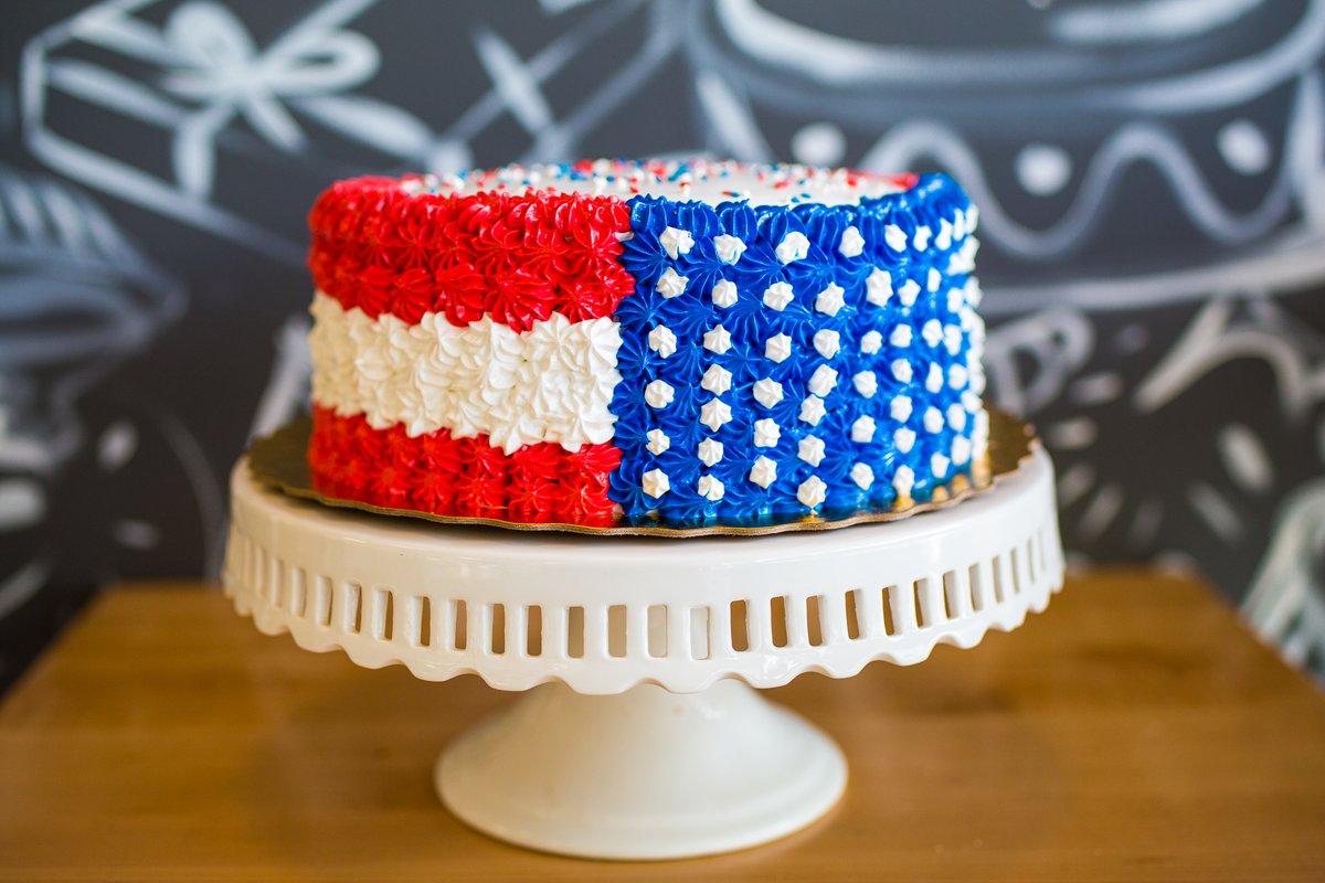 VickyBakery's tweet photo. Happy President's Day 🇺🇸Perfect day to stop by and enjoy any of our delicious sweets 🤩#QueSweetItIs #PresidentsDay #SweetTreats #FlagCake https://t.co/y1HMLfbUeM