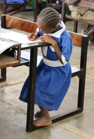 FarakunkuFdn's tweet photo. Each of our sponsors ensures a child has:
📚 Essential school supplies
📝 Stationery
👔 School uniform
🍛 Nutritious lunch
🚌 Bus fare to get to school
...all for less than 17p per day. To sponsor a child, please email alex@farakunku.org https://t.co/XQFc1uV71g