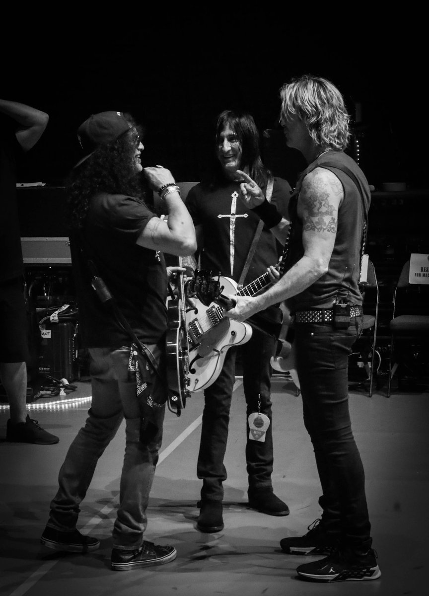 gunsnroses's tweet photo. For those about to rock... #GNRBTS https://t.co/L5P4lNo8e2