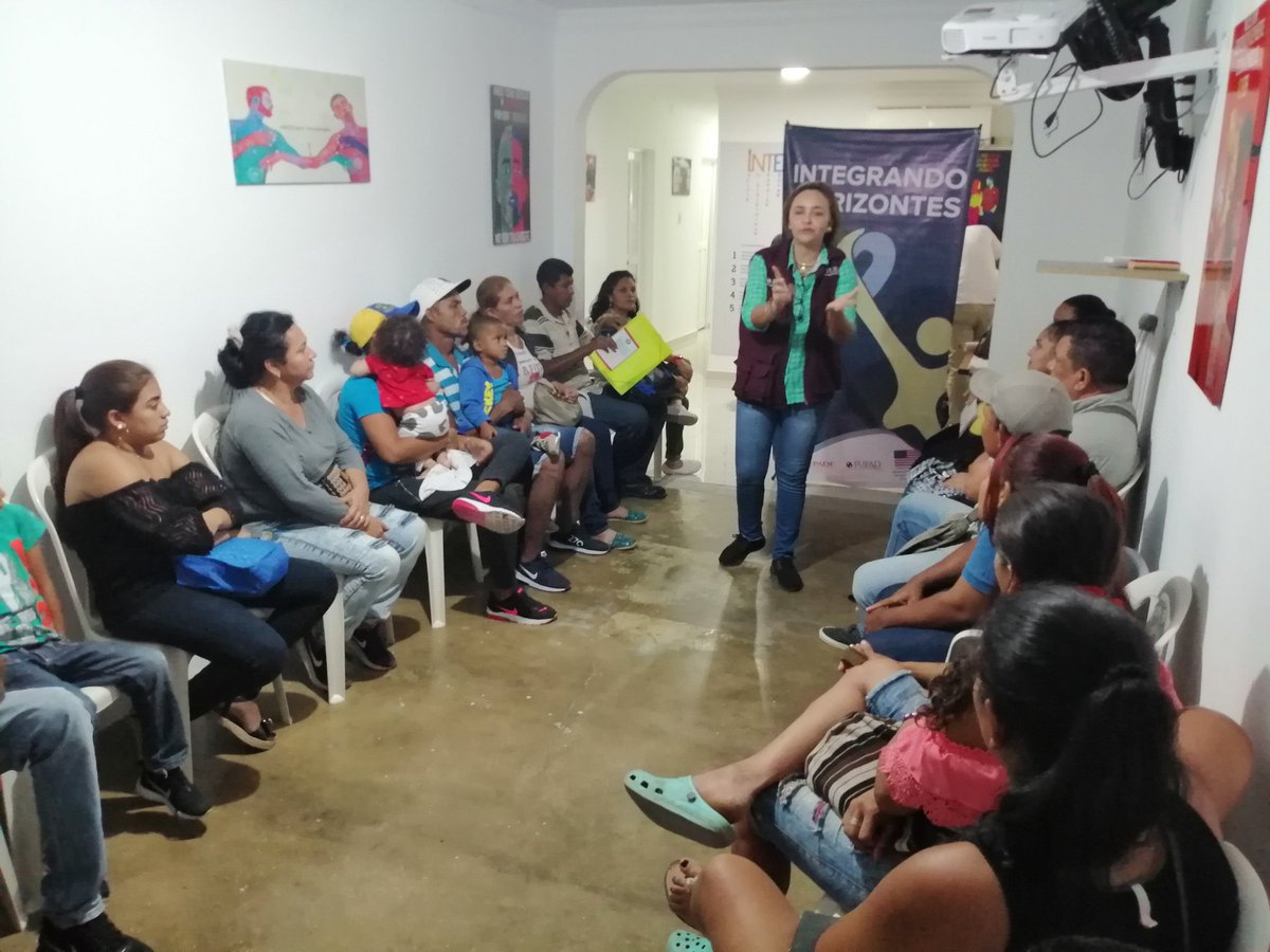 LuisMenesesVzla's tweet photo. Hoy se realizó la 1ra Feria de Servicios para la Población proveniente de Venezuela gracias al apoyo de @FUPADColombia y @CRUZROJA_BQ

Actividad que se realizó en el Centro de Atención y Orientación al Migrante y Retornado de @FuvadisDDHH en compañía de @CPazaporte https://t.co/cWbHWxKjnI
