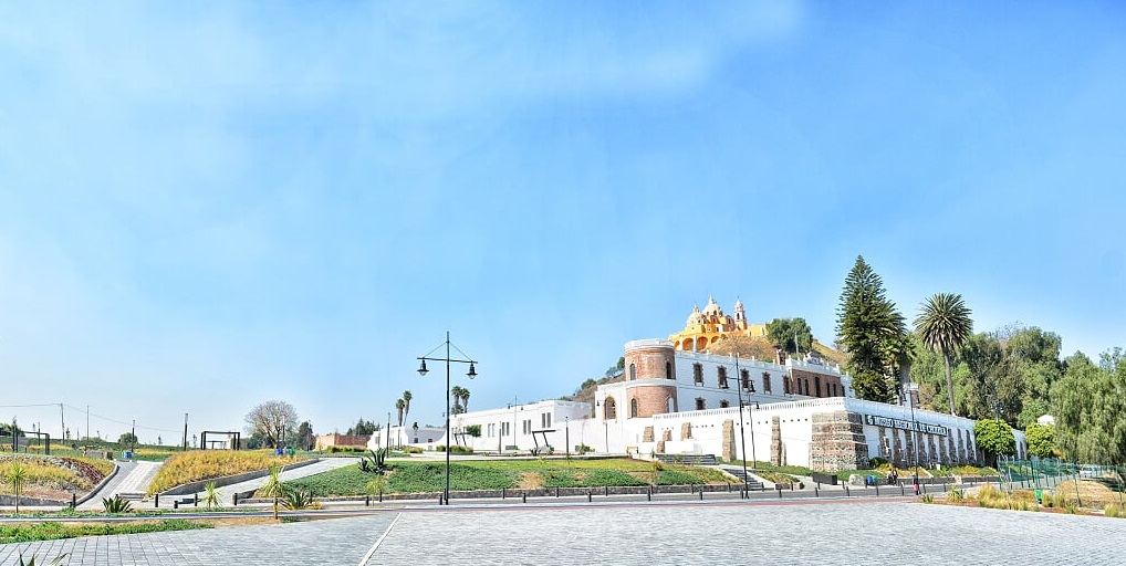ParquesPuebla's tweet photo. ¿Sabías que el #ParqueCholula está ubicado al pie de la pirámide y a un lado del Museo Regional?
Motivos suficientes ara visitarlo 😃. https://t.co/6f49ZAGiC4