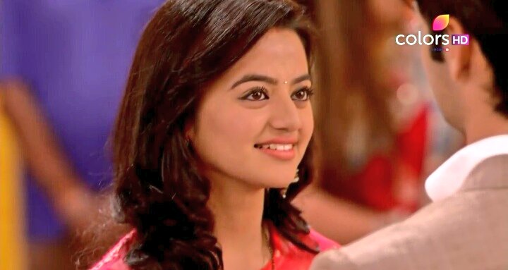 HellyTurkey's tweet photo. Sanskaar seni çok seviyorum♥ #BıçakSırtı #BıçakSırtıFinal #Swaragini #SwaraginiFinal #Final #Swara #Ragini #Sisters #Kardeş #HellyShah #Helly #HellyTurkey #VarunKapoor #Varun #Sanskaar #SwaSan #HeRun https://t.co/6k6bMoGxTA