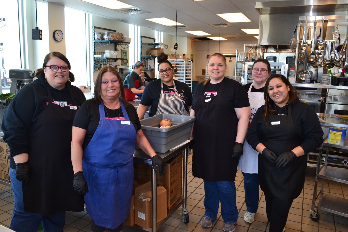 MagentaMills's tweet photo. @TMobile NSH &amp; Community engagement volunteered on Saturday at The Nashville food Project.
#WeAre1Family #Belong #AttitudeofGratitude #FamousforCare #communityengagement 
@Dan_DiGirolamo @CallieField @AppletonChad @jleach99 https://t.co/2xYLVmZ9QX