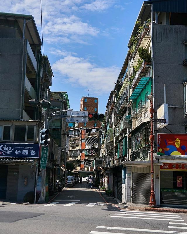 thinkaliker's tweet photo. Alley // Taiwan #2019 // #alley #street #taipei #taiwan #sony #sonyalpha #sonyalpha6300 #alpha6300 #a6300 #redditsonyalpha #sonyimages #latergram via Instagram https://t.co/vLpFikx6h4 https://t.co/ZKTQOcjgiN