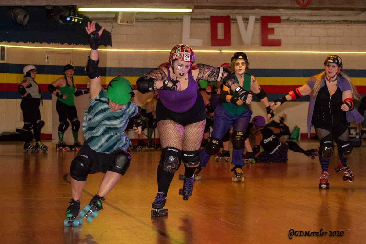 ChicagoKnockout's tweet photo. 😈 PUNK-ROCK PUNISHERS WIN 😈

Relive the action with @GDMetzler's spectacular snapshots! 📸

#Chicago #ThatKindOfRollerDerby https://t.co/RJAy12u7ta