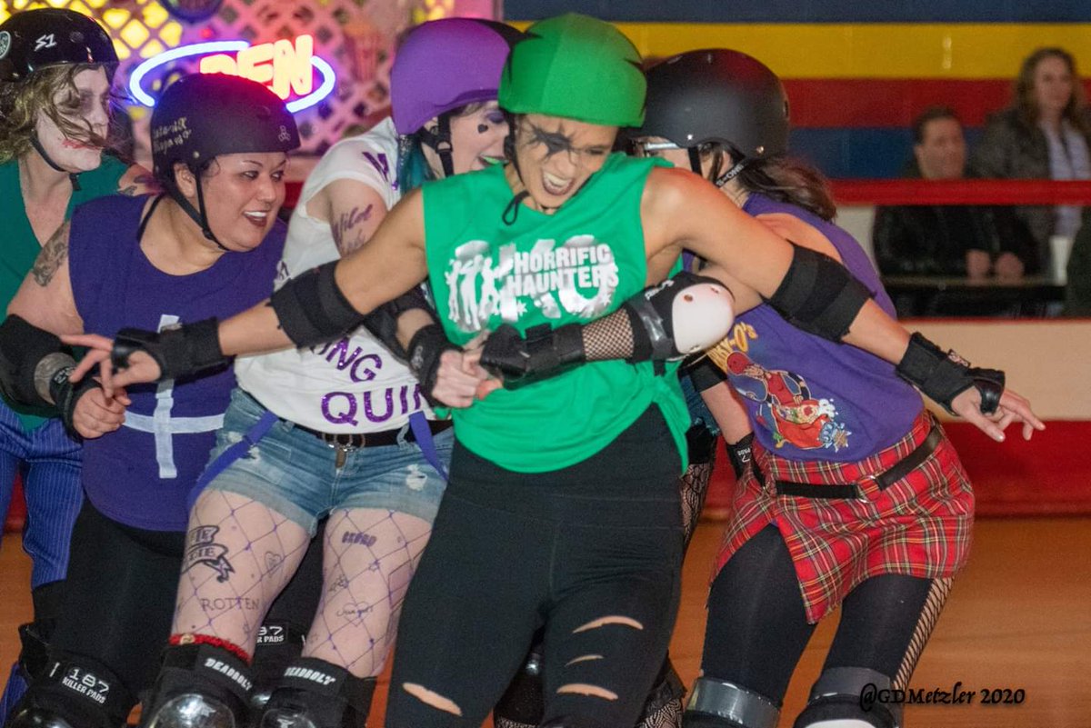 ChicagoKnockout's tweet photo. 😈 PUNK-ROCK PUNISHERS WIN 😈

Relive the action with @GDMetzler's spectacular snapshots! 📸

#Chicago #ThatKindOfRollerDerby https://t.co/RJAy12u7ta