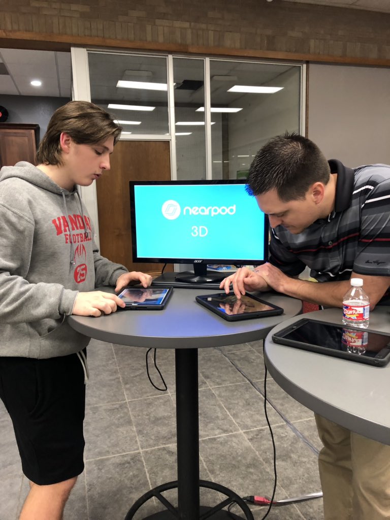 moffatt_teach's tweet image. AR/VR Playground in full swing! Check out our students leading teachers in some very cool technology! #MiniCon2020 #VISDRocks @JaimeDonally