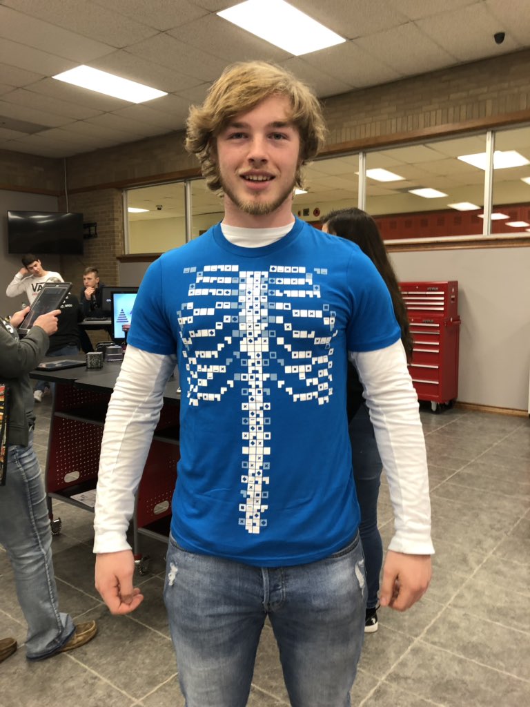 moffatt_teach's tweet image. AR/VR Playground in full swing! Check out our students leading teachers in some very cool technology! #MiniCon2020 #VISDRocks @JaimeDonally