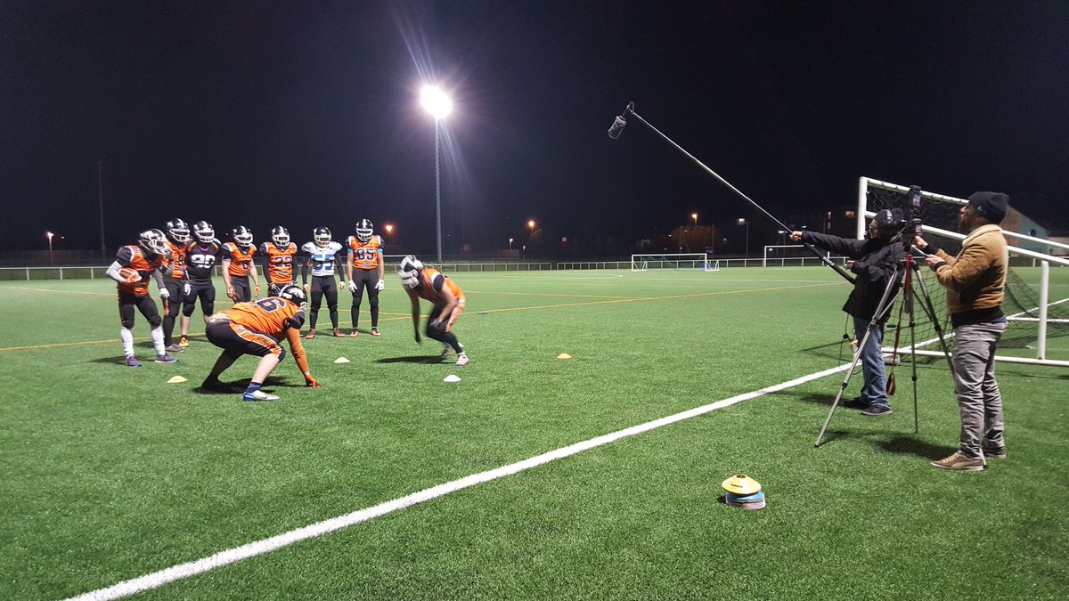 Nous avons eu le plaisir d'accueillir ce soir, le service communication de <a href="/Laval_la_Ville/">Laval la Ville</a> en préparation du film promotionnel de la ville. #footus53 #footballamericain #flagfootball #stallionsdelaval