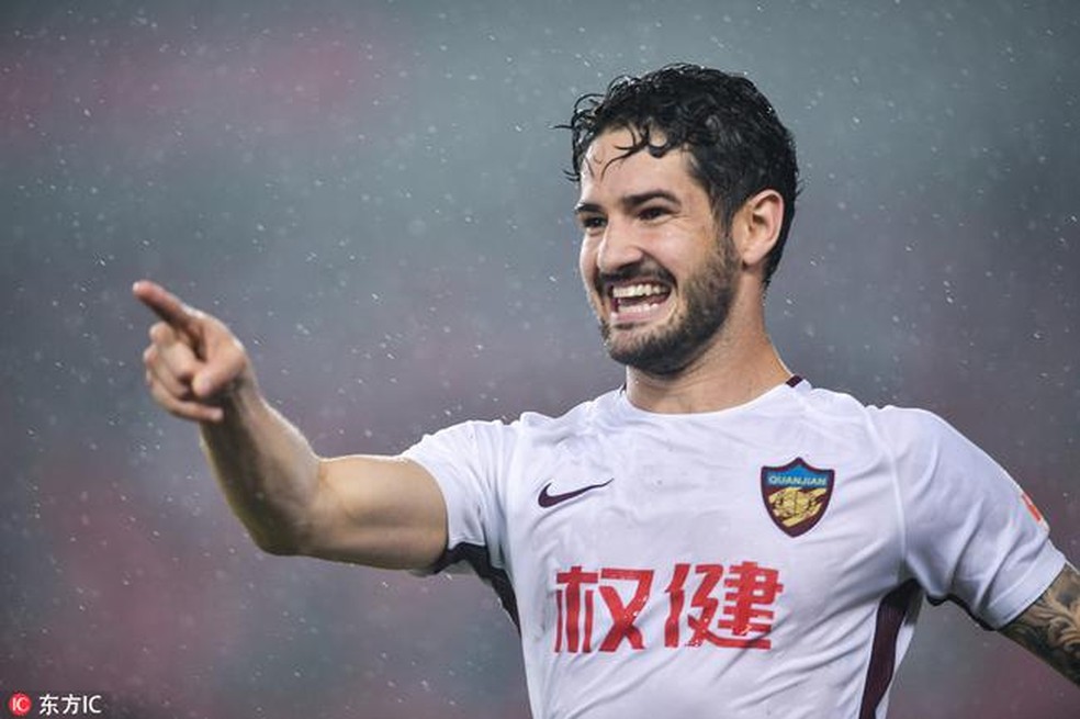 GOIASEC_CBFM's tweet photo. Parabéns Alexandre Pato por ter dado a volta por cima e voltado a jogar em um time grande. Seja bem vindo! 
🦢📝🇳🇬
#fm2020 #fmon #omaiordocentrooeste #goiasec
#lavemopato https://t.co/aFjIT0uIYc