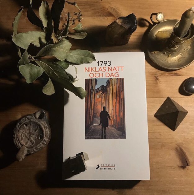 CplsVir's tweet photo. Tanto para amantes del thriller como para aquellos que disfrutan con la novela histórica: ¡librazo de @Salamandra_Ed ! https://t.co/c8RGnsX0ew
